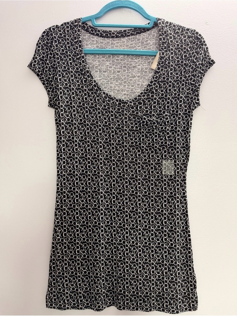 Calvin Klein The Essentials City Tee Y2K style - Size XS (New/NWT)
